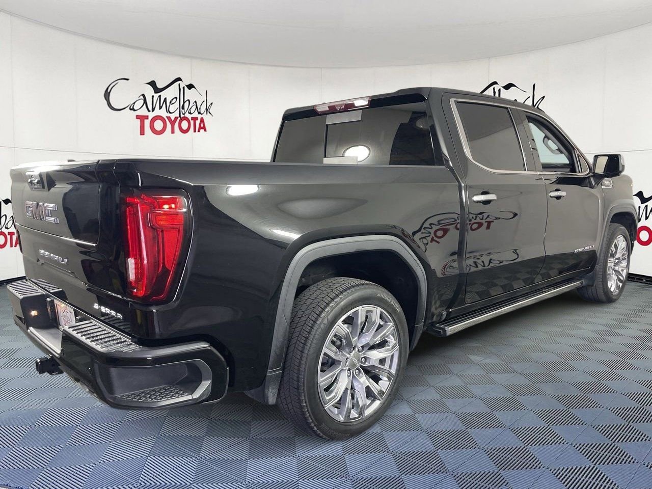 Used 2023 GMC Sierra 1500 Denali w/ Denali Reserve Package AWD/4WD image 7