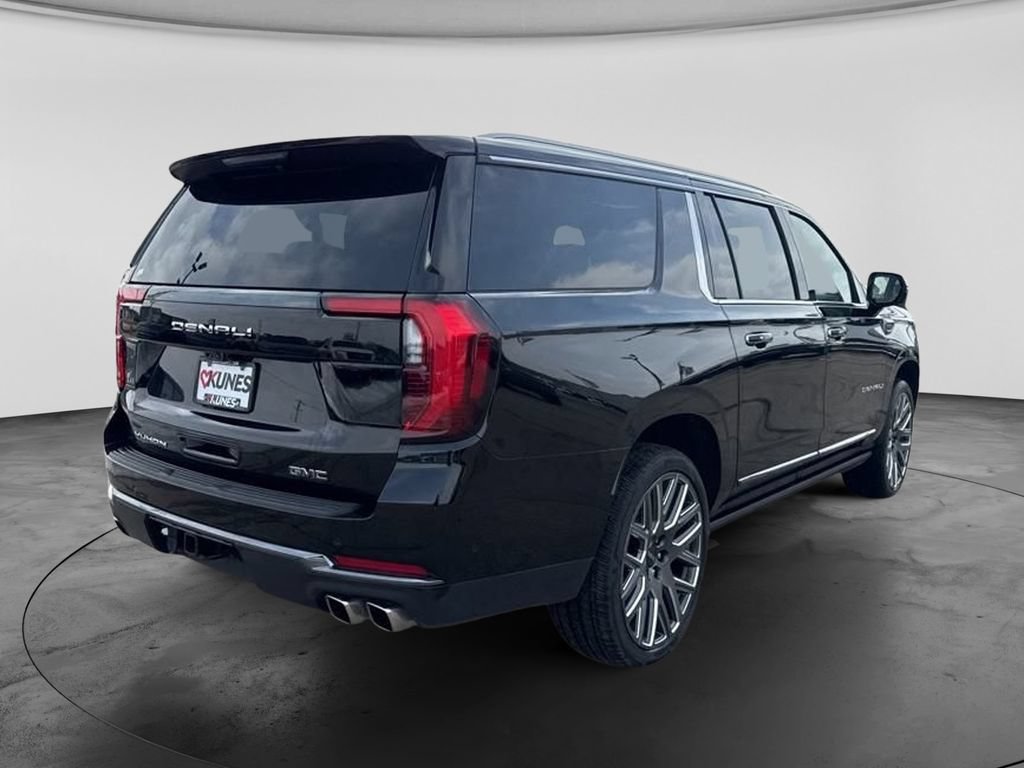 Used 2025 GMC Yukon XL Denali Ultimate w/ LPO, Floor Liner Package AWD/4WD image 11