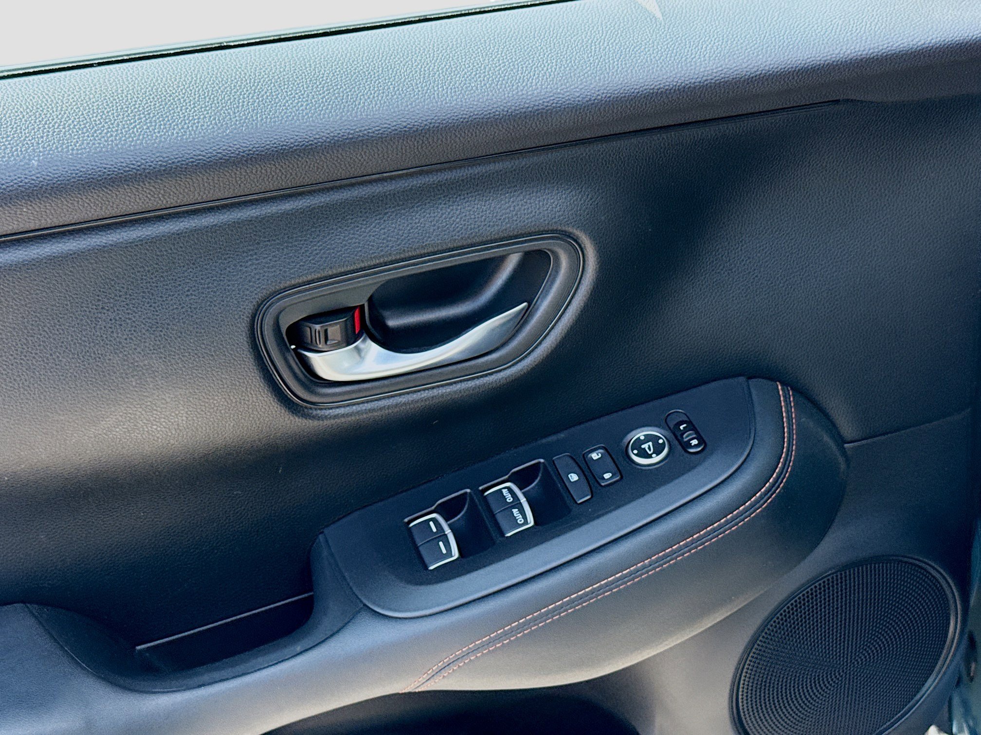 Used 2024 Honda HR-V Sport image 16