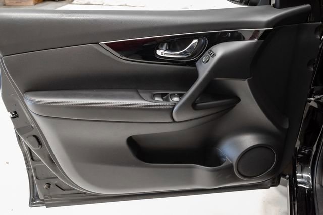 Used 2017 Nissan Rogue Sport SL w/ SL Premium Package image 8