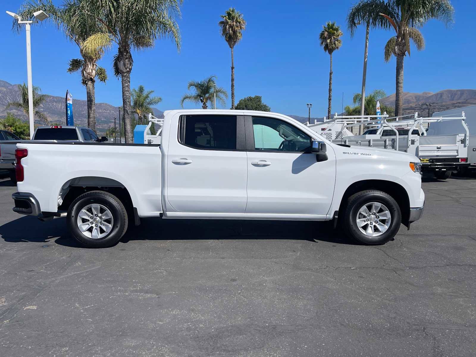 Used 2025 Chevrolet Silverado 1500 LT image 9