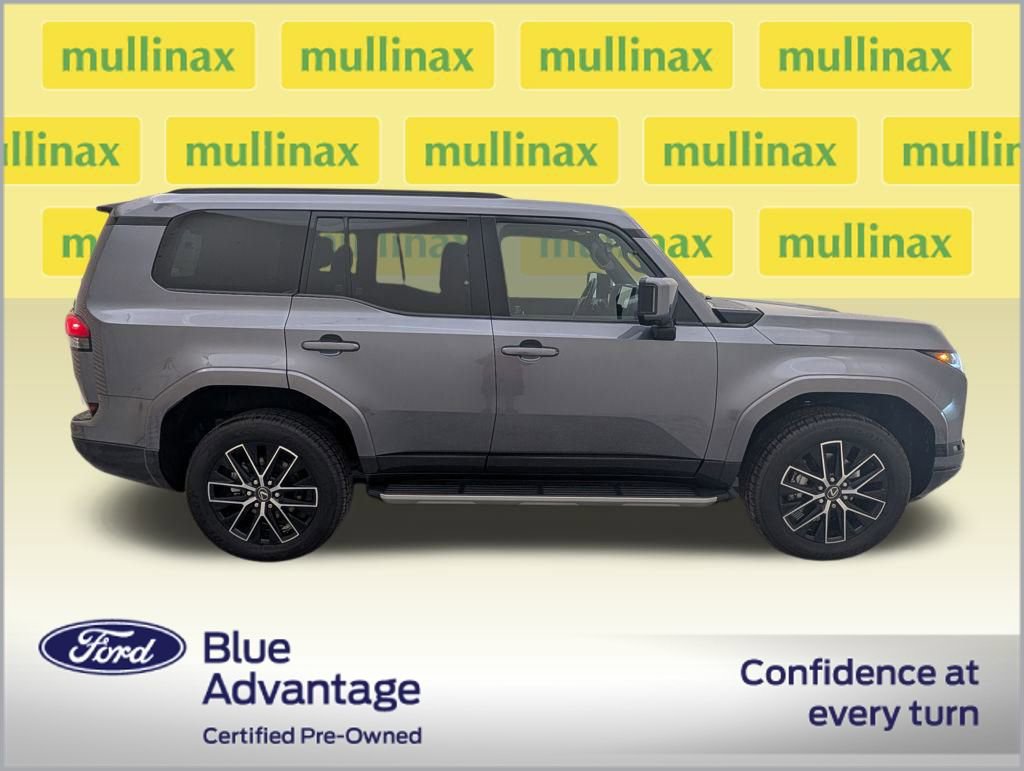 Used 2025 Lexus GX 550 image 2