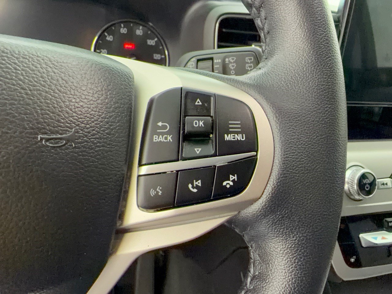 Used 2023 Ford Explorer XLT w/ Equipment Group 202A RWD image 19