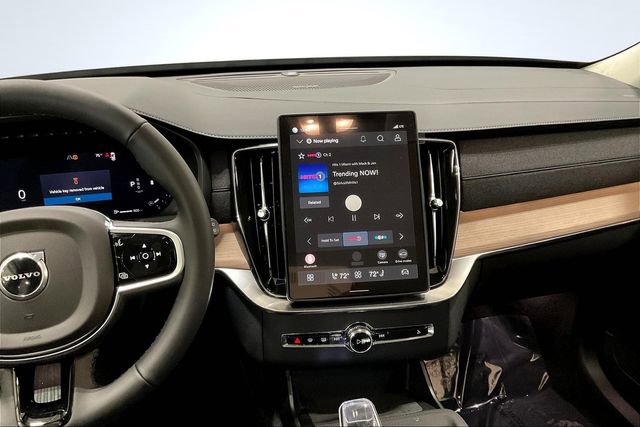 New 2026 Volvo XC90 B6 Plus w/ Protection Package Premier image 7