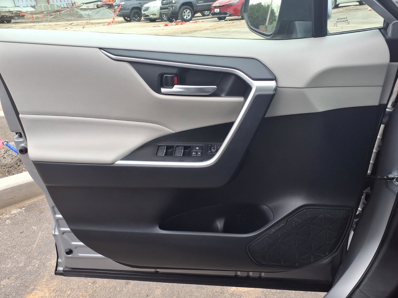 Certified 2025 Toyota RAV4 XLE FWD image 19