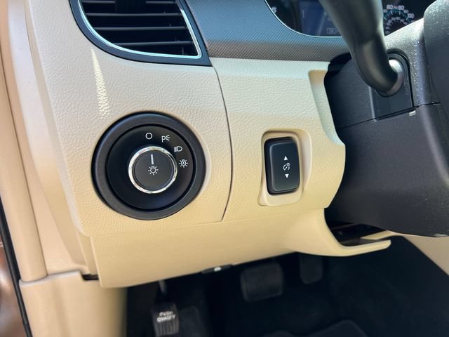 Used 2016 Ford Taurus SE FWD image 12