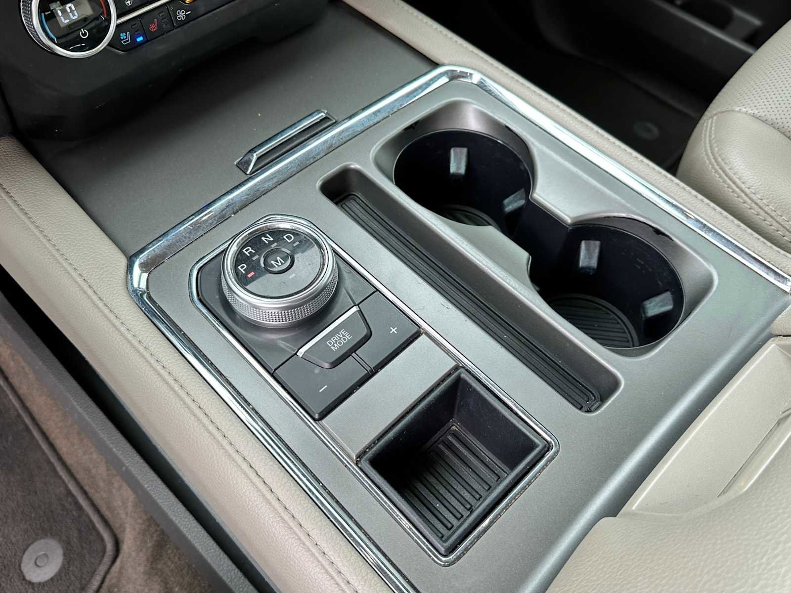 Used 2020 Ford Expedition XLT w/ Equipment Group 202A RWD image 13