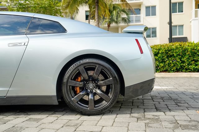 Used 2010 Nissan GT-R Premium AWD/4WD image 16