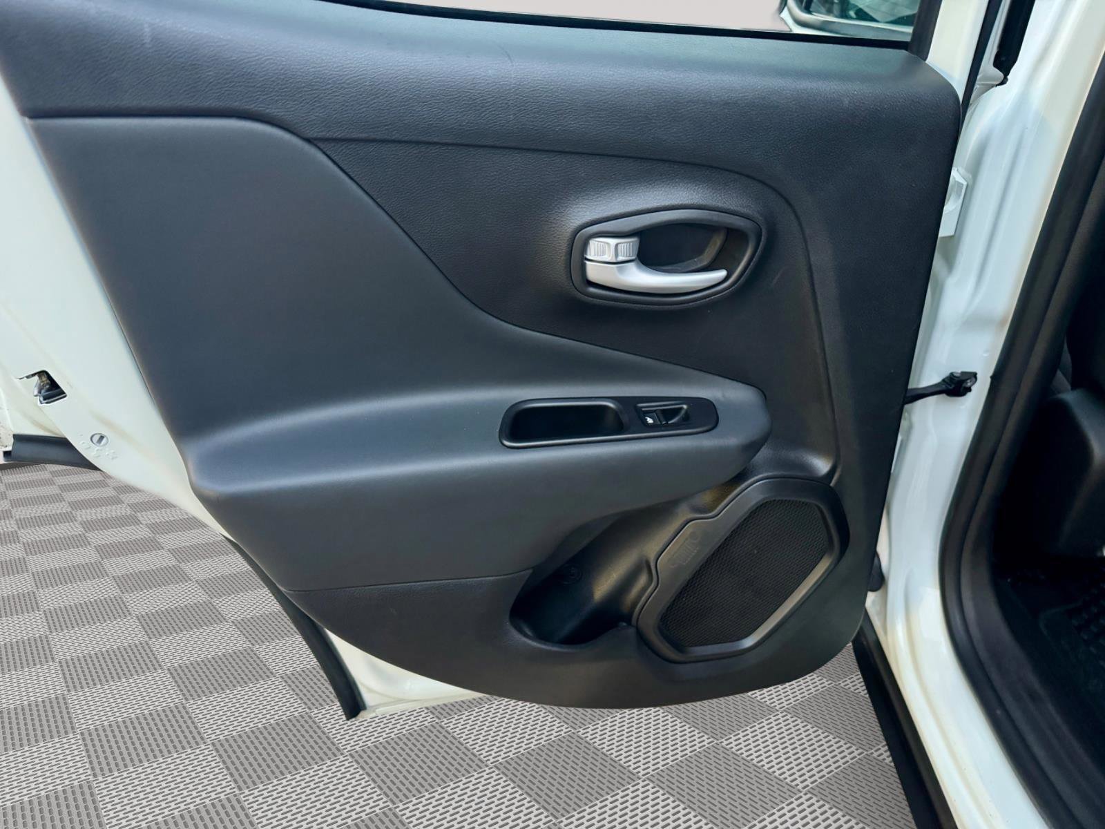 Used 2023 Jeep Renegade Trailhawk image 21