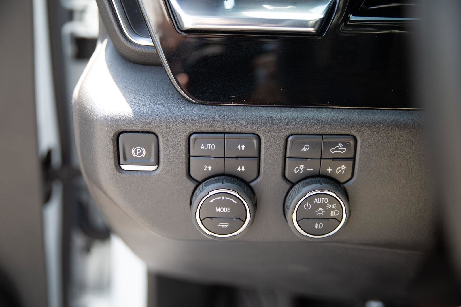 Used 2025 Chevrolet Silverado 1500 LT Trail Boss w/ Convenience Package II AWD/4WD image 20