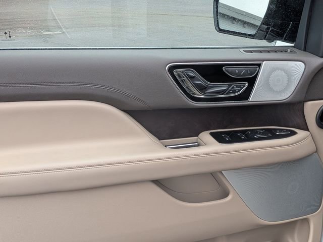 Used 2023 Lincoln Navigator Reserve image 12