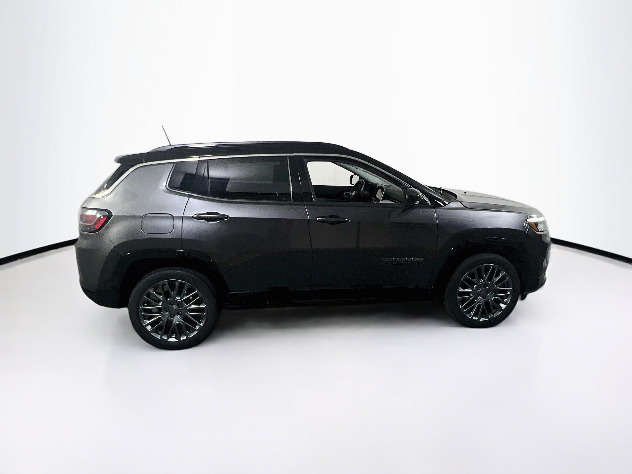 Used 2022 Jeep Compass Limited w/ Elite Group AWD/4WD image 4