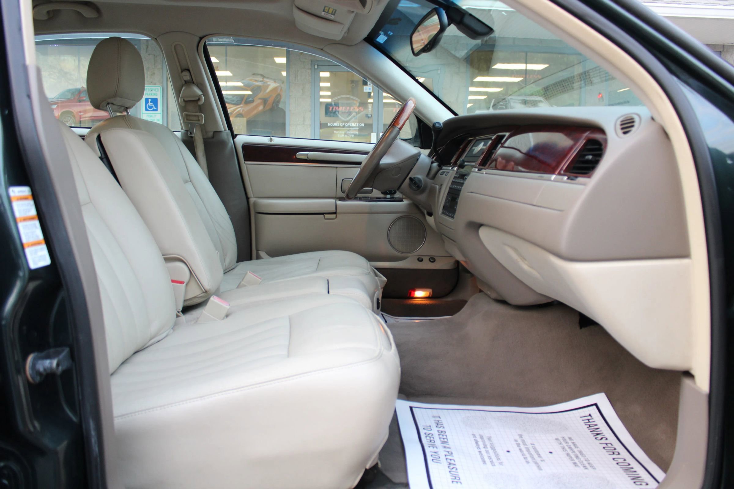 Used 2003 Lincoln Town Car Signature image 7