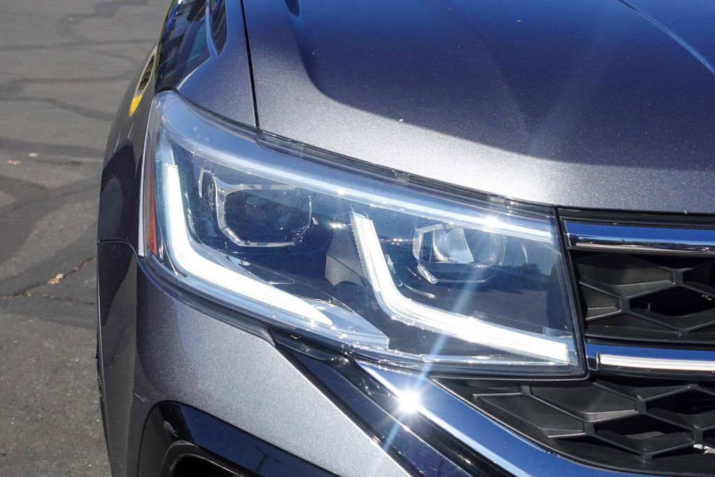 Used 2022 Volkswagen Taos SEL w/ Panoramic Sunroof Package image 5