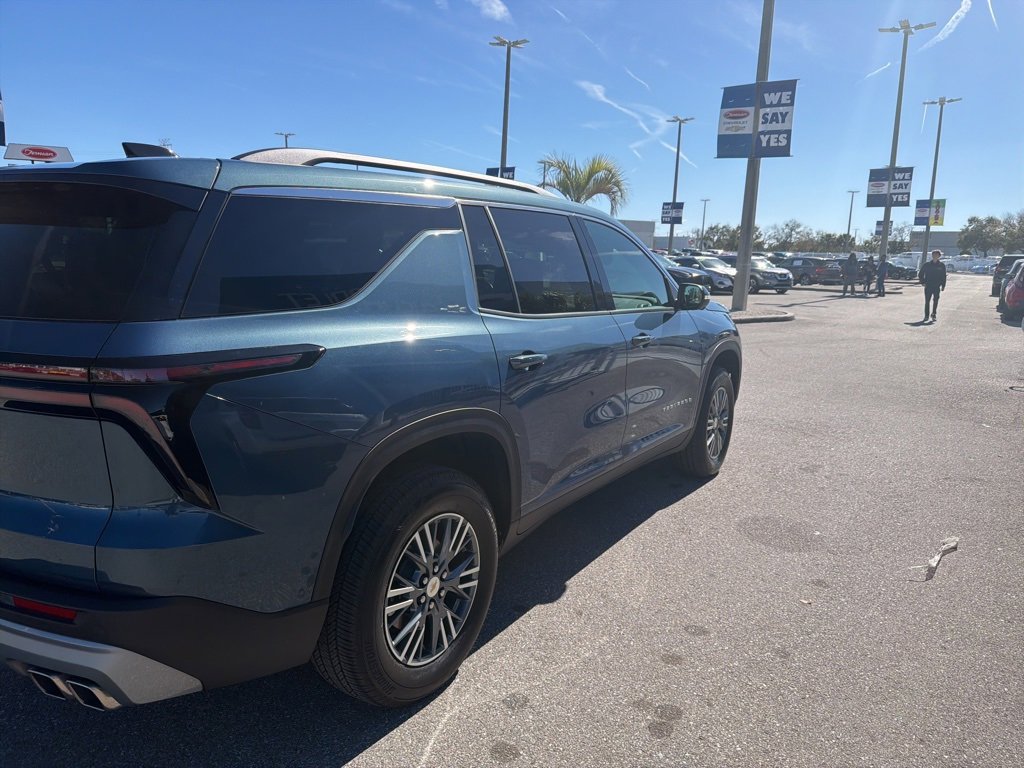 Used 2025 Chevrolet Traverse LT w/ Enhanced Driving Package image 5