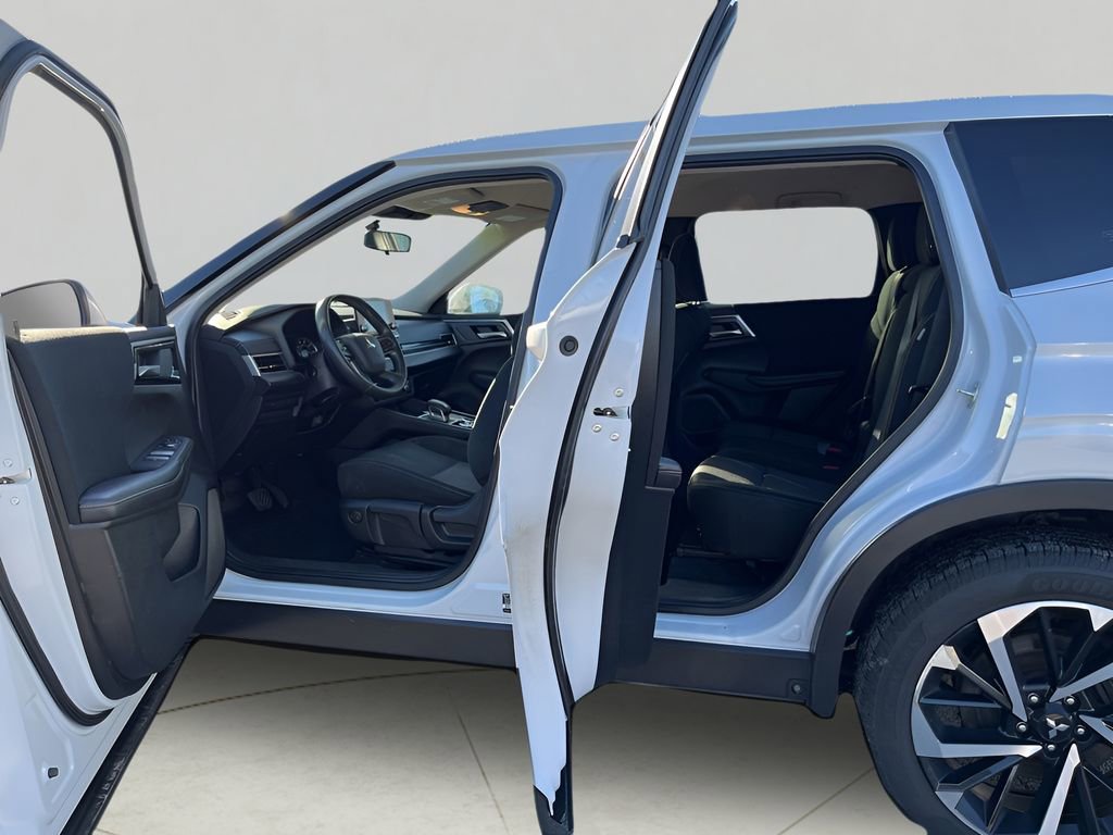 Used 2022 Mitsubishi Outlander ES image 27