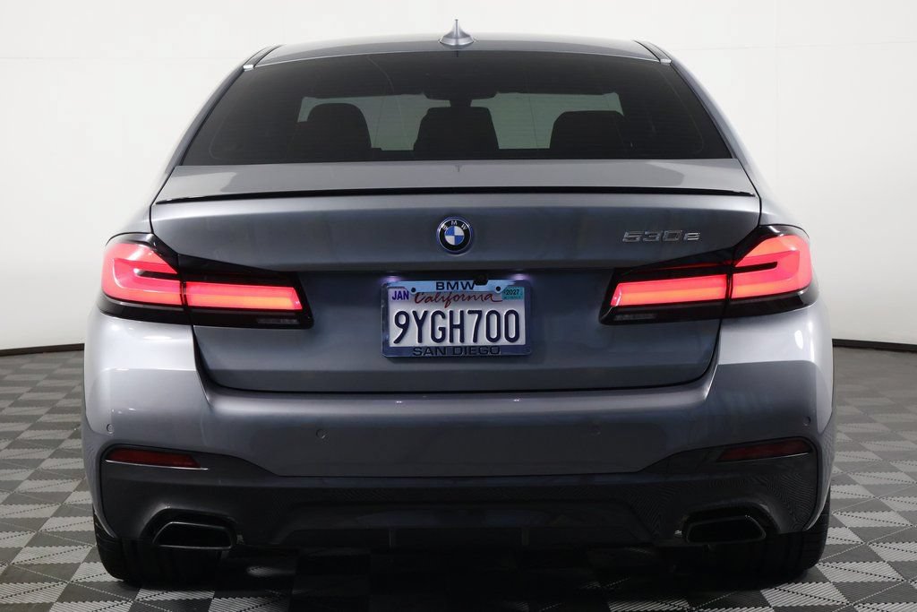 Used 2023 BMW 530e w/ M Sport Package RWD image 5