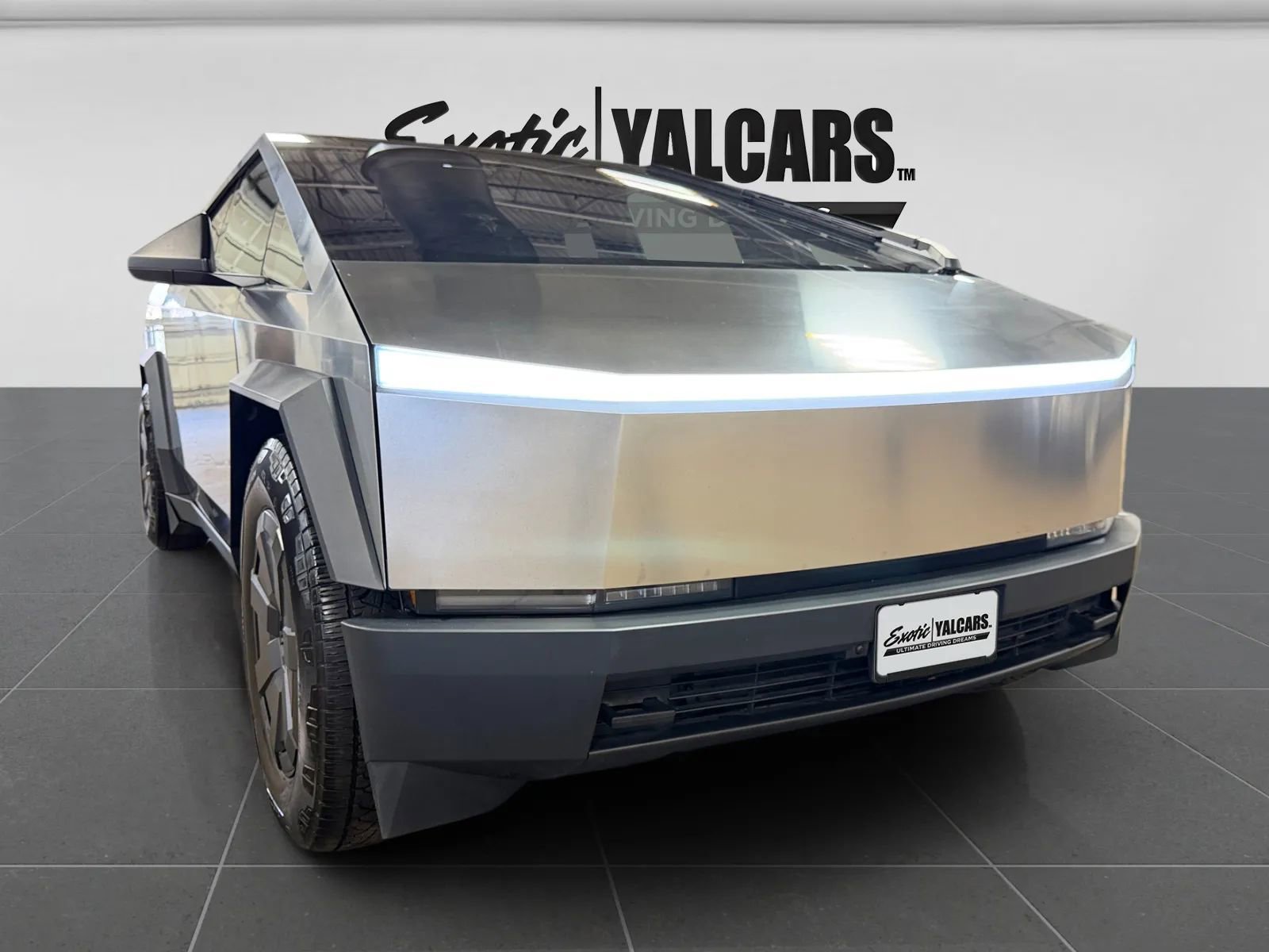 Used 2025 Tesla Cybertruck AWD Crew Cab image 12