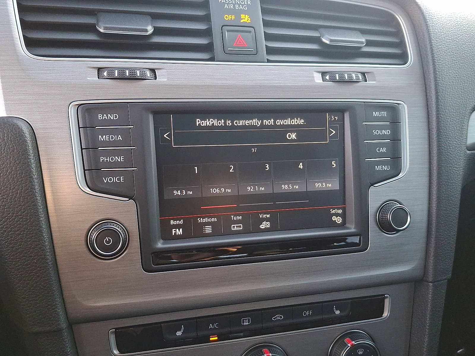 Used 2016 Volkswagen Golf SE image 18