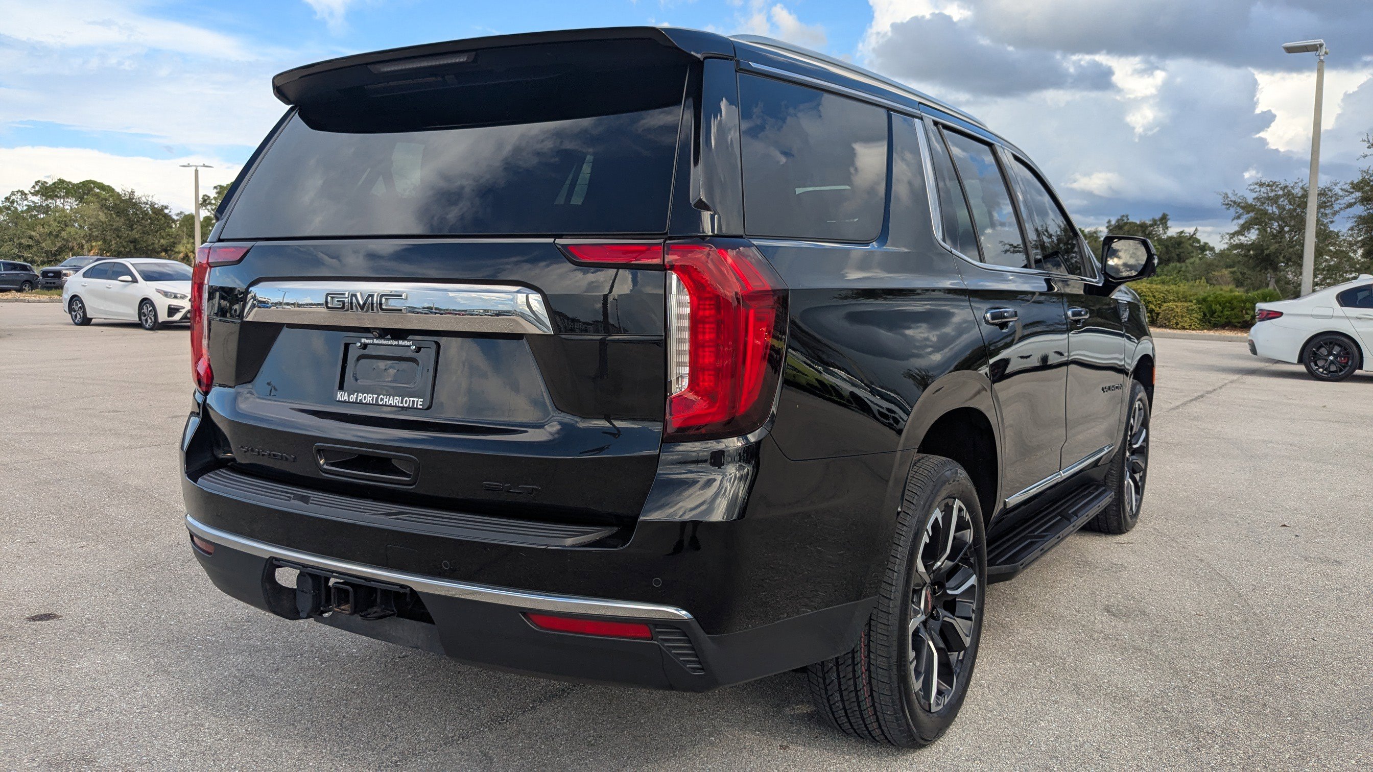 Used 2022 GMC Yukon SLT w/ SLT Premium Package image 5