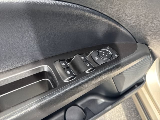 Used 2017 Ford Fusion SE w/ Fusion SE Technology Package FWD image 10