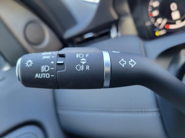 Used 2025 Land Rover Discovery Sport Dynamic SE image 32