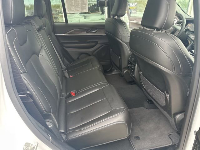 Used 2024 Jeep Grand Cherokee Limited w/ Black Appearance Package AWD/4WD image 40