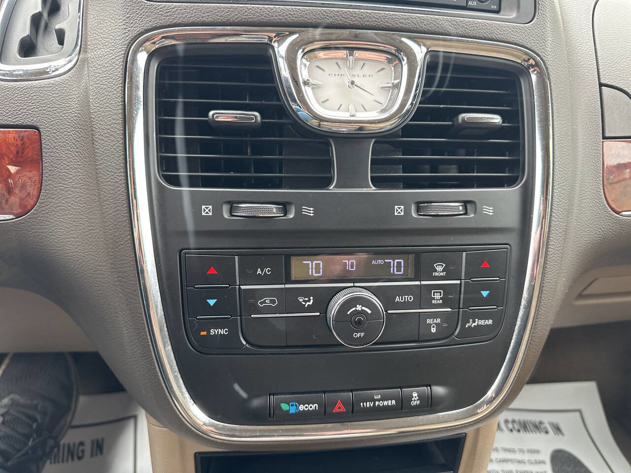 Used 2014 Chrysler Town & Country Touring FWD image 23