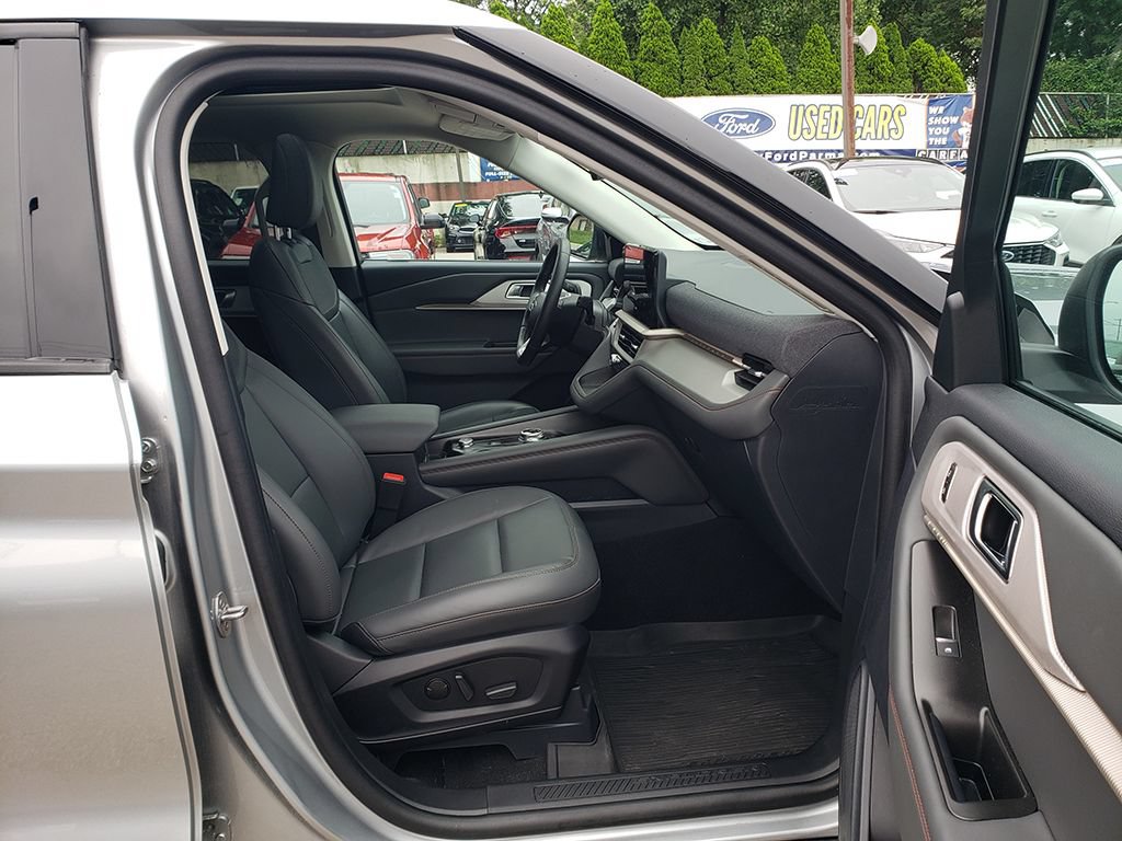 Used 2025 Ford Explorer Active w/ Active Comfort Package AWD/4WD image 19
