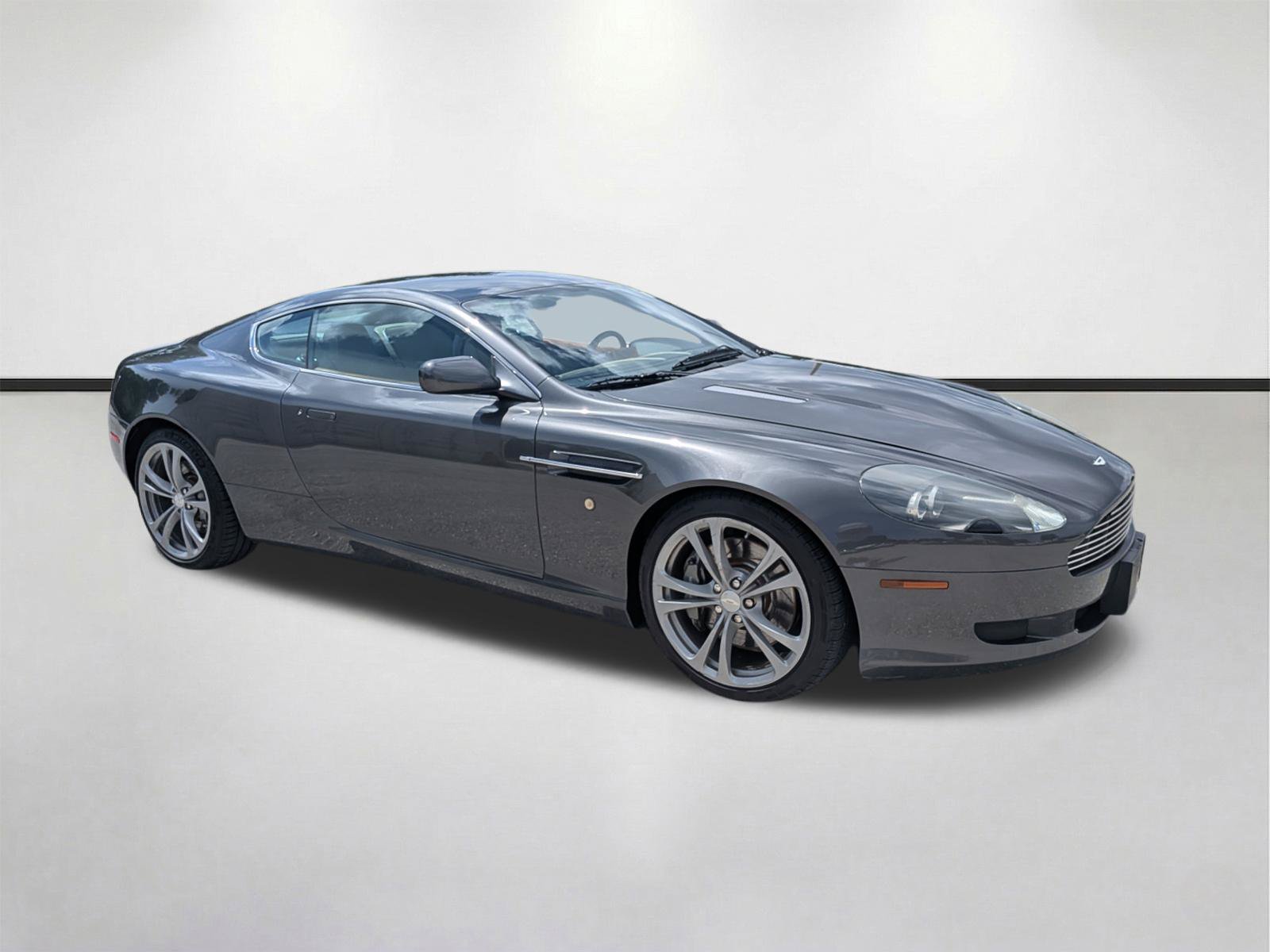 Used 2005 Aston Martin DB9 Coupe RWD image 2