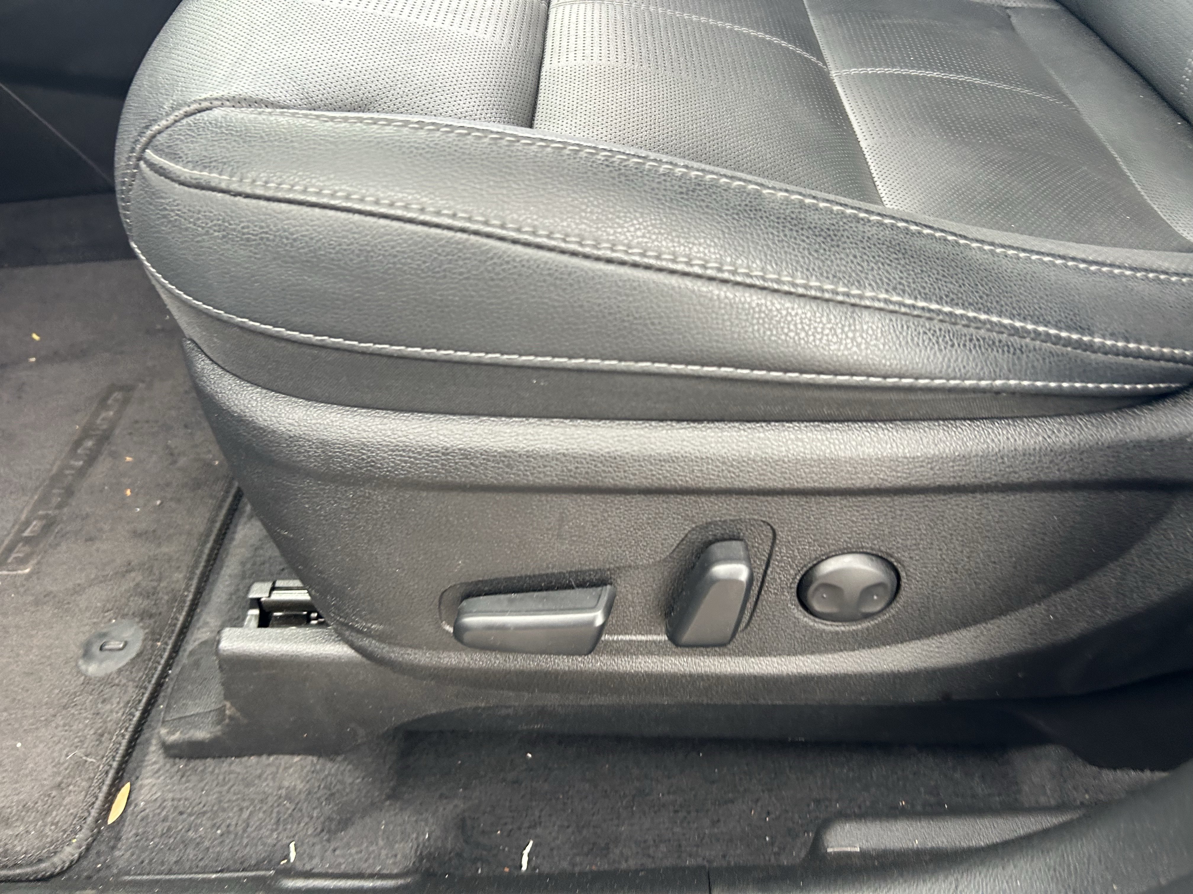Certified 2023 Kia Telluride EX w/ EX Captain's Chair Package FWD image 29