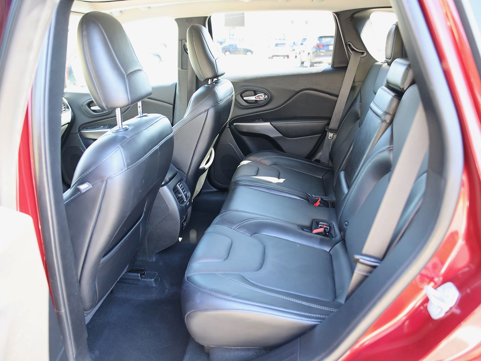 Used 2019 Jeep Cherokee Limited image 24