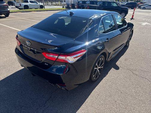 Used 2020 Toyota Camry SE FWD image 7