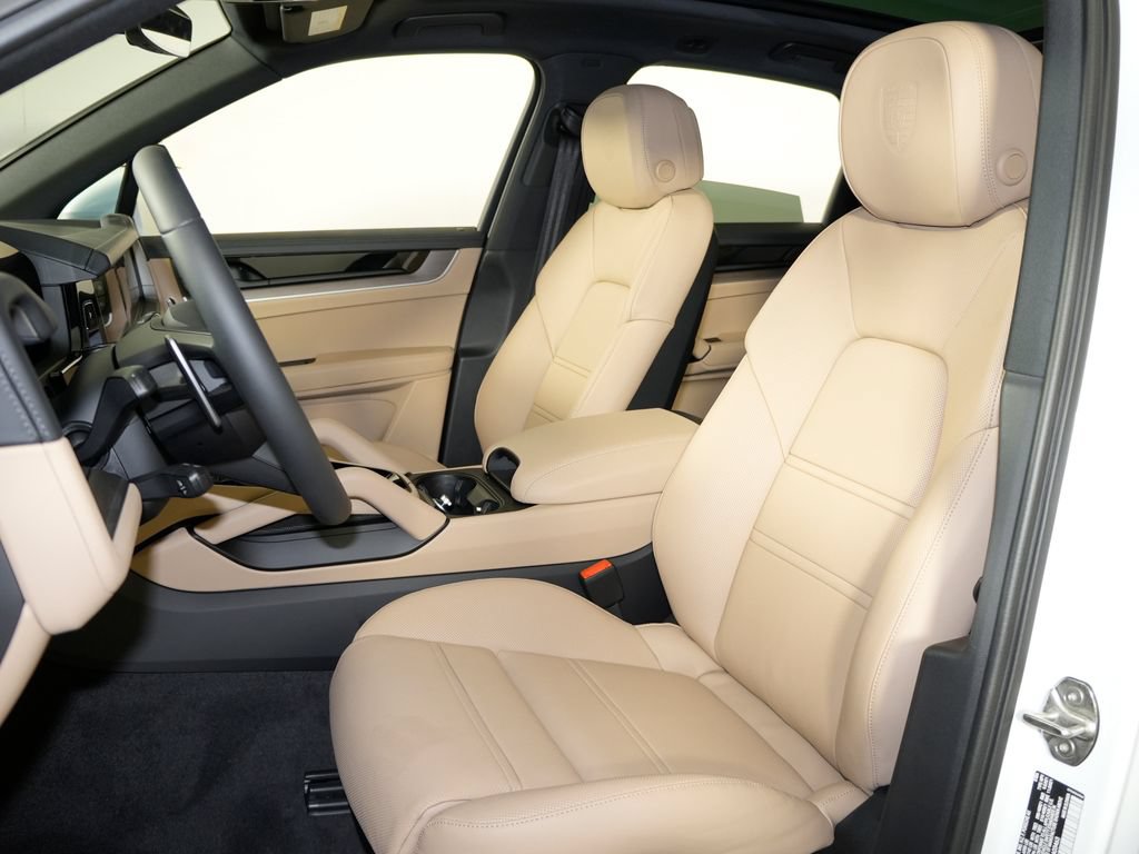 Certified 2026 Porsche Cayenne AWD/4WD image 5