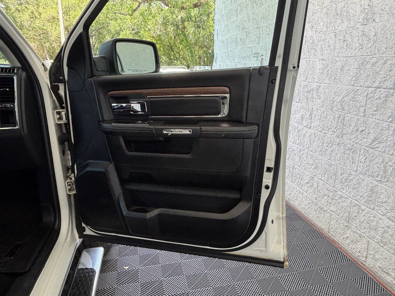 Used 2016 RAM 1500 Laramie w/ Convenience Group AWD/4WD image 31