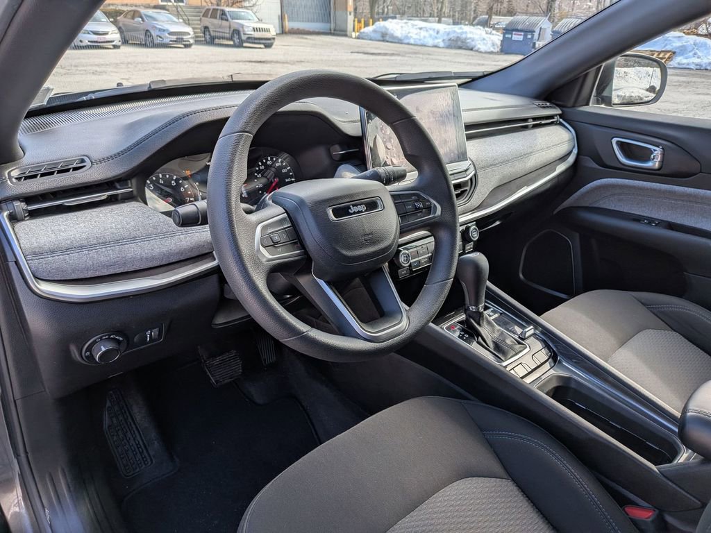 Used 2023 Jeep Compass Sport image 11