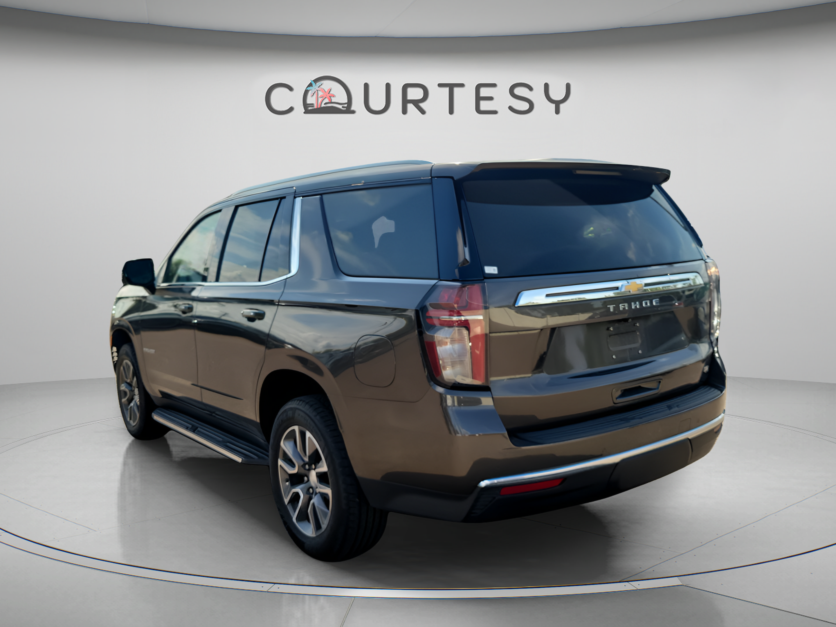 Used 2021 Chevrolet Tahoe LT w/ LT Signature Package RWD image 2