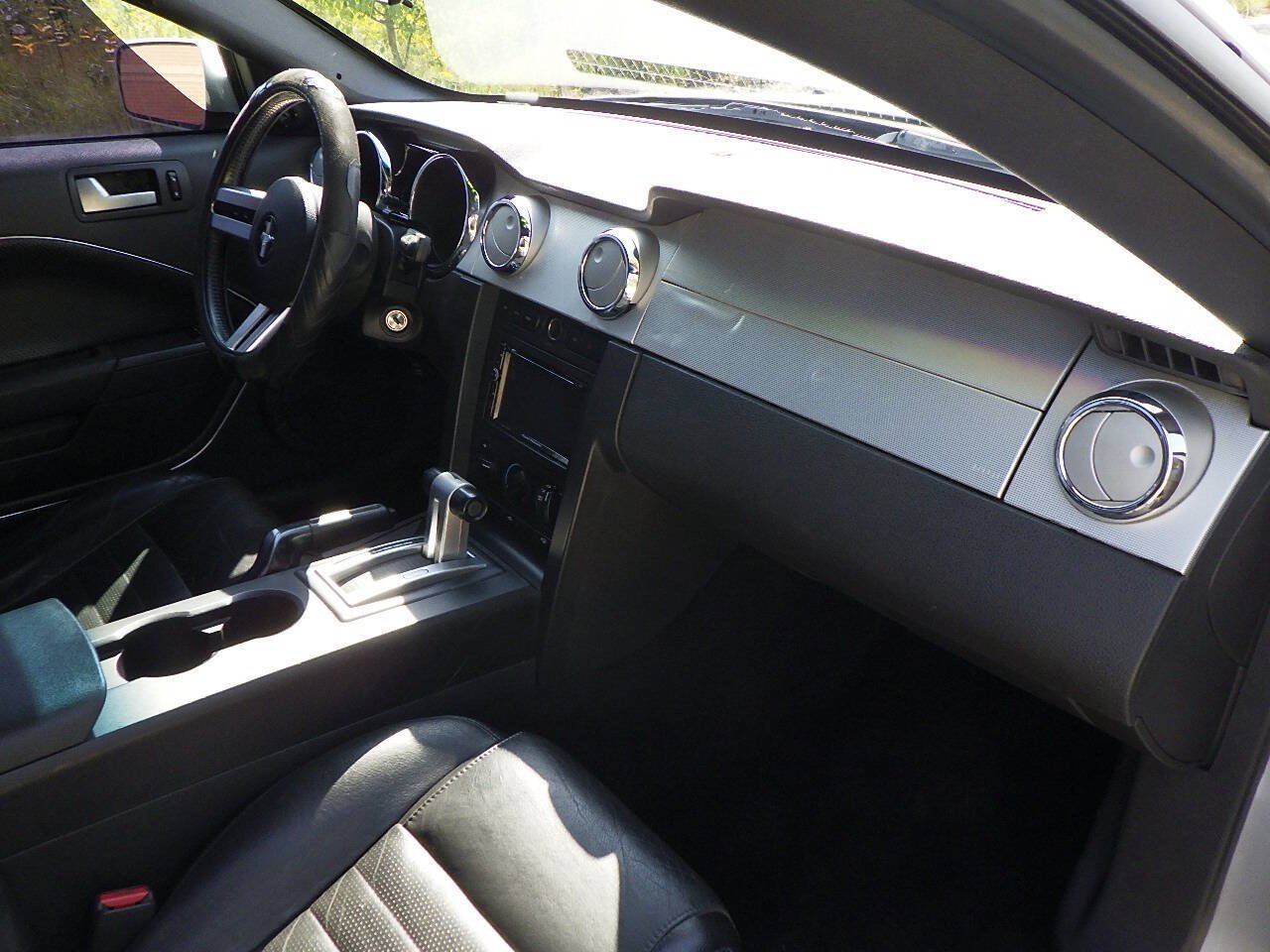 Used 2006 Ford Mustang GT RWD image 18