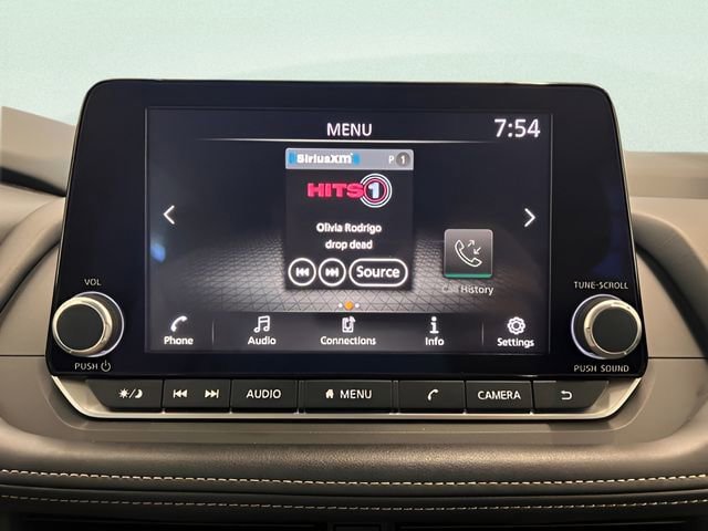 Used 2025 Nissan Rogue SV AWD/4WD image 19