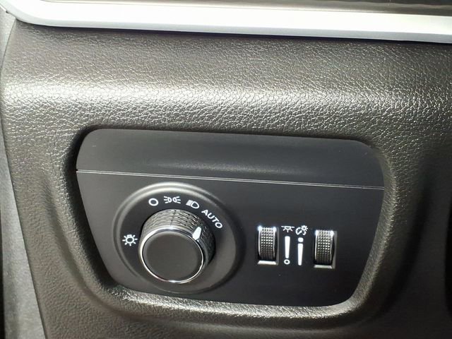 Used 2024 Jeep Grand Cherokee Altitude image 26