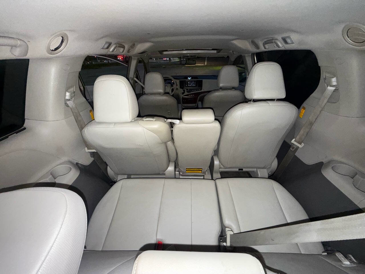 Used 2014 Toyota Sienna XLE FWD image 46