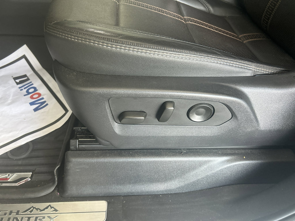 Used 2023 Chevrolet Silverado 1500 High Country w/ Technology Package image 17