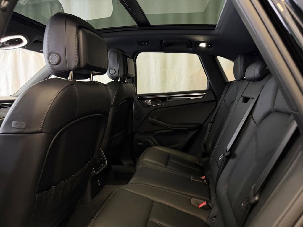 Used 2026 Porsche Macan AWD/4WD image 24