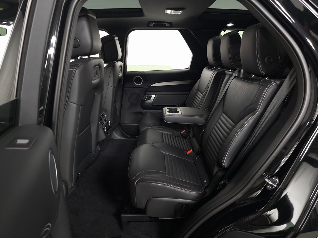 New 2025 Land Rover Discovery Dynamic SE image 31