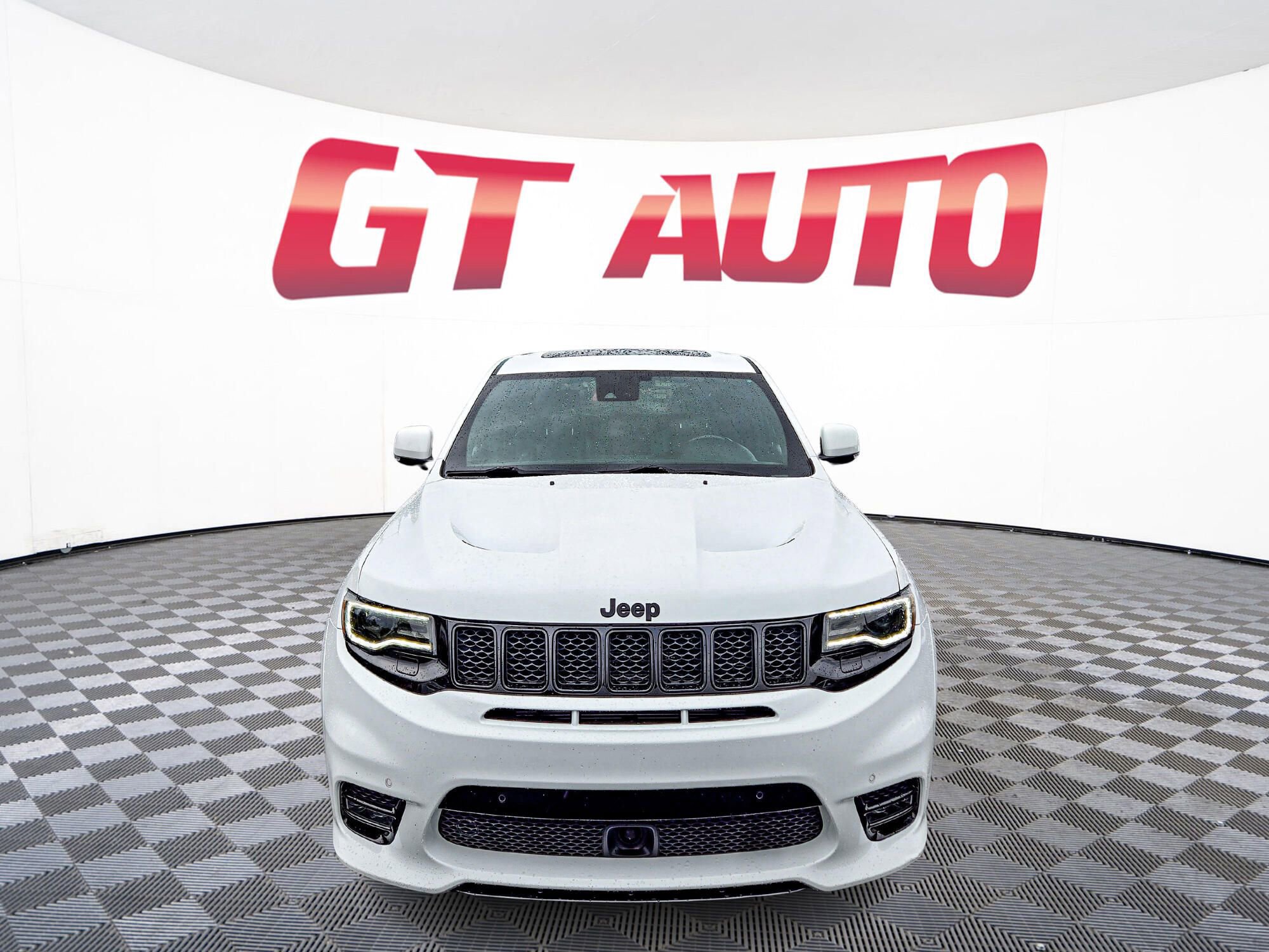Used 2020 Jeep Grand Cherokee SRT image 2