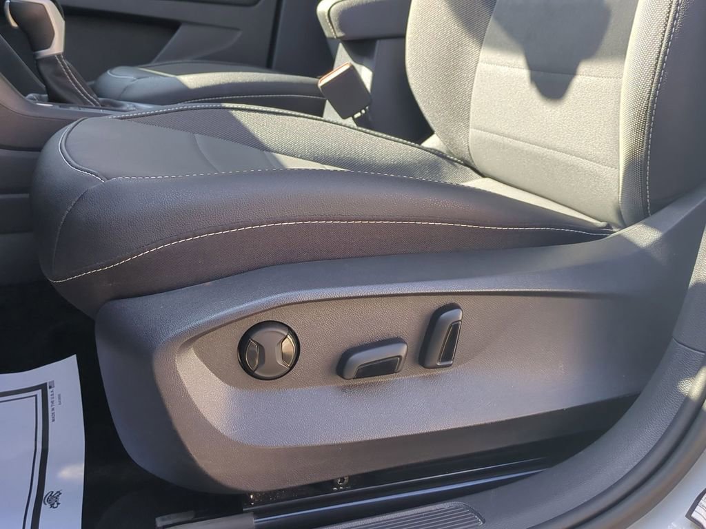 Used 2024 Volkswagen Taos SE image 14