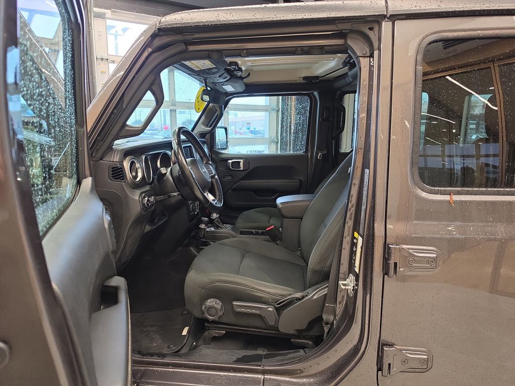 Used 2021 Jeep Wrangler Unlimited Sahara AWD/4WD image 14