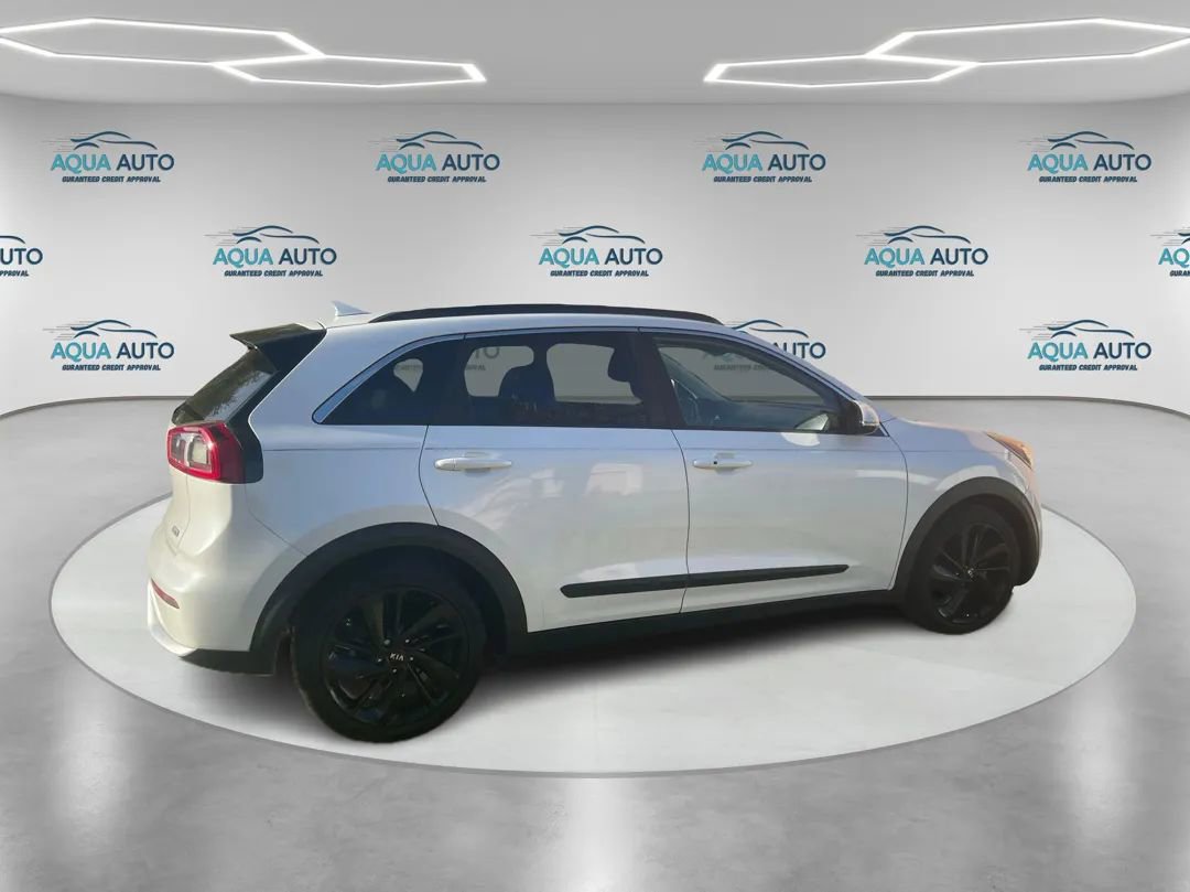 Used 2019 Kia Niro S Touring FWD image 4