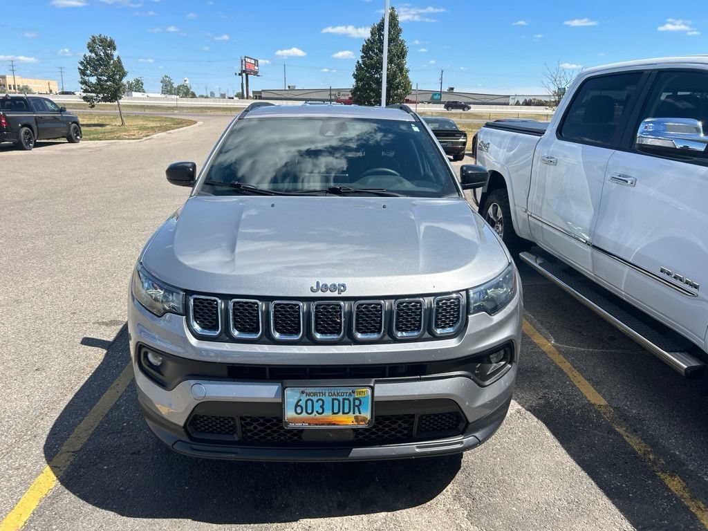 Certified 2023 Jeep Compass Latitude w/ Convenience Group AWD/4WD image 3