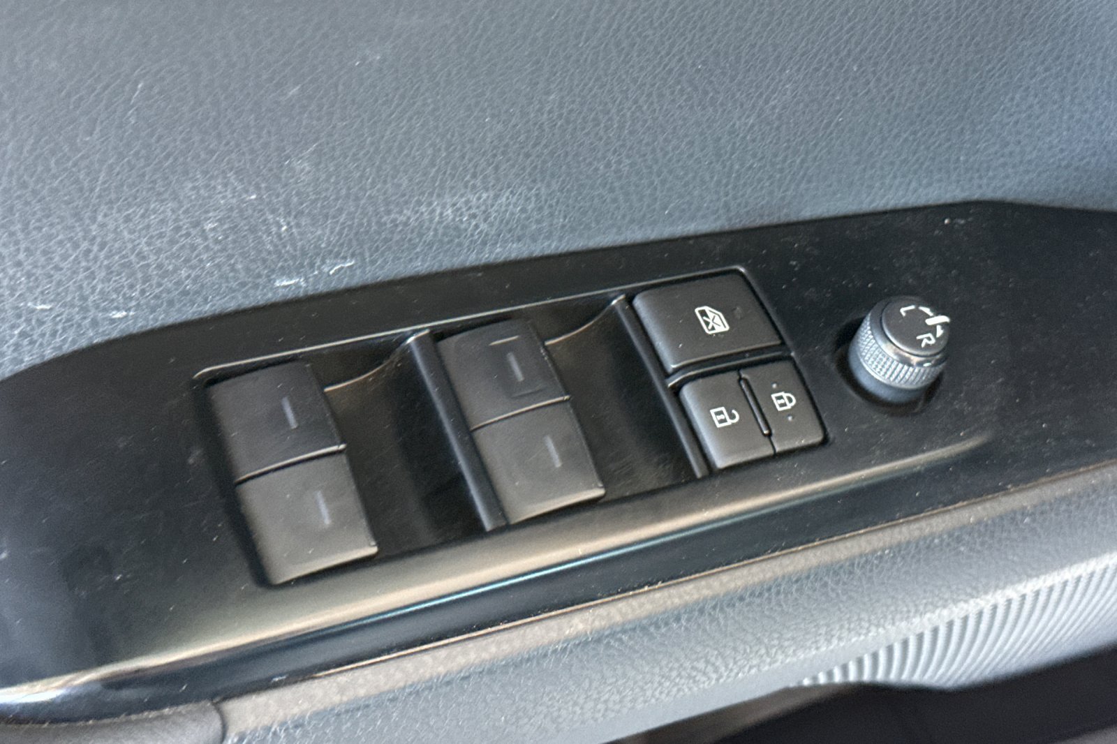 Used 2025 Toyota Camry SE FWD image 18